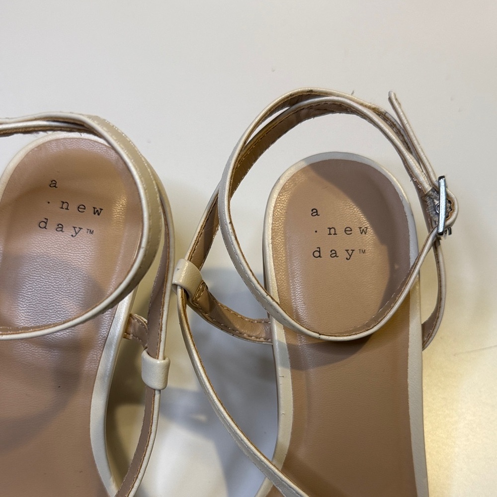 A New Day Women's Beige Strappy Sandals size 7 - Picture 2 of 6